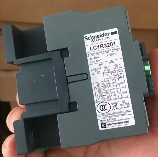 Schneider LC1R3210 3P 4V DC 230V AC Contactor - Image 6