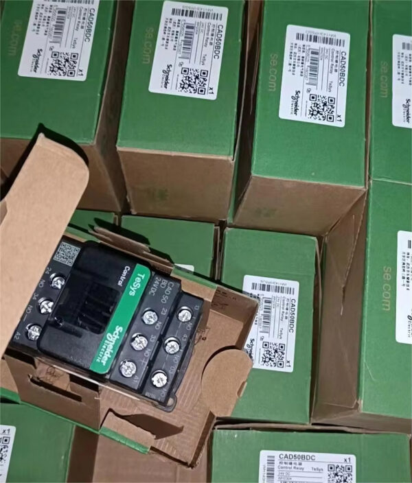 Schneider CAD50BDC CAD50BD Motor Control 3-P 24VDC Contactor