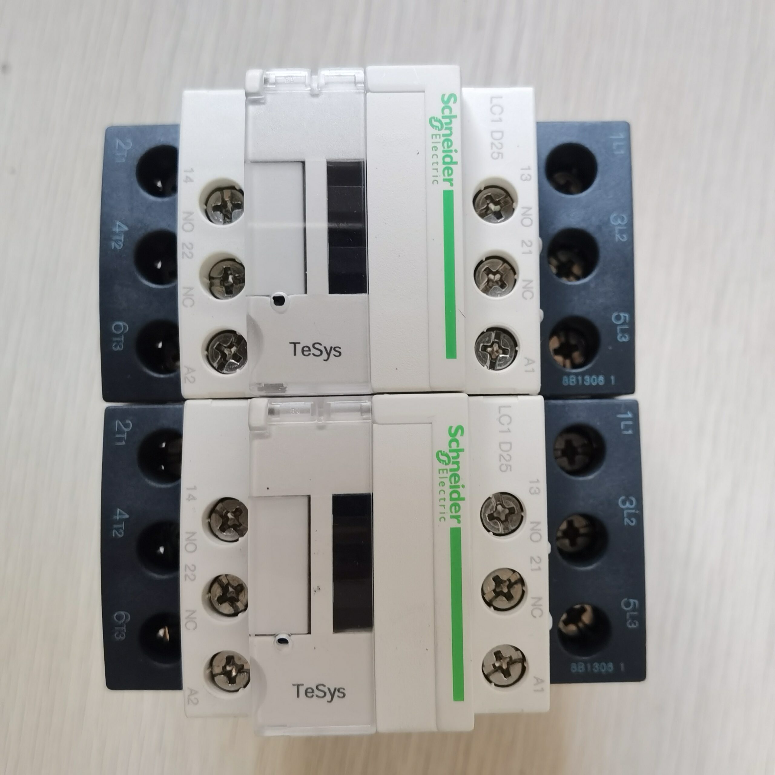 Schneider Contactor LC1D25E7 LC1D25 E7 25A 48V 50/60Hz 3p Contactor