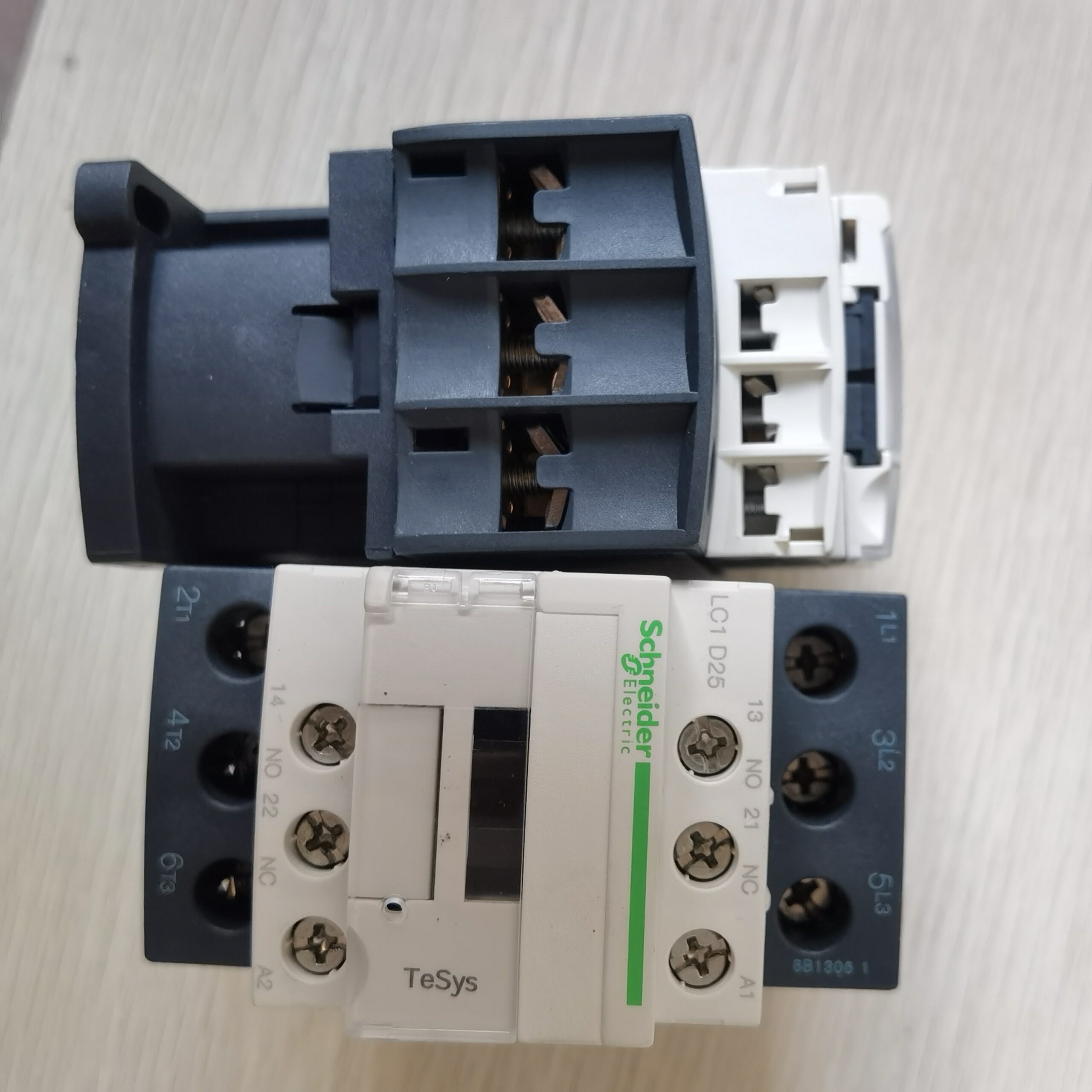 Schneider Contactor LC1D25E7 LC1D25 E7 25A 48V 50/60Hz 3p Contactor - Image 3