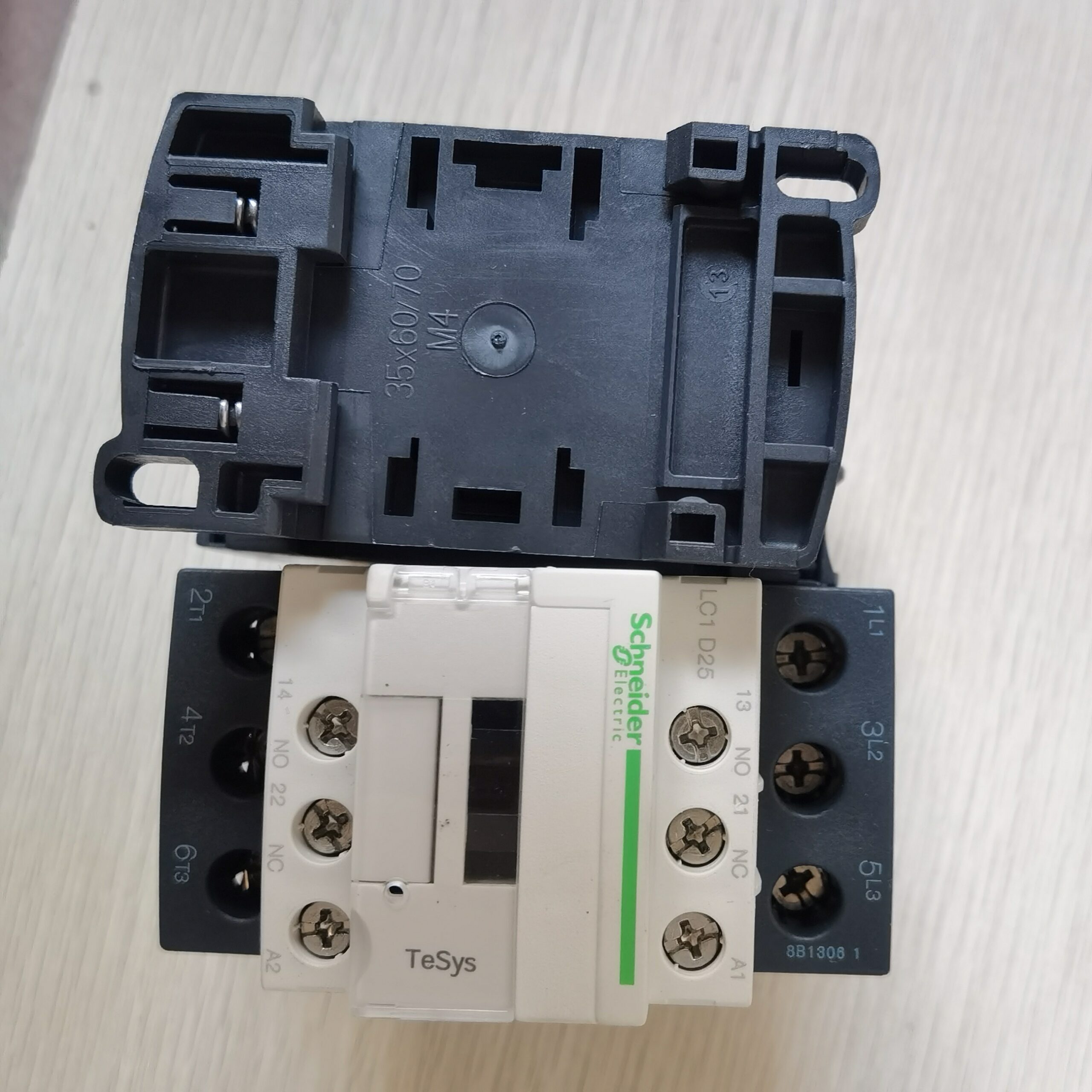 Schneider Contactor LC1D25E7 LC1D25 E7 25A 48V 50/60Hz 3p Contactor - Image 4