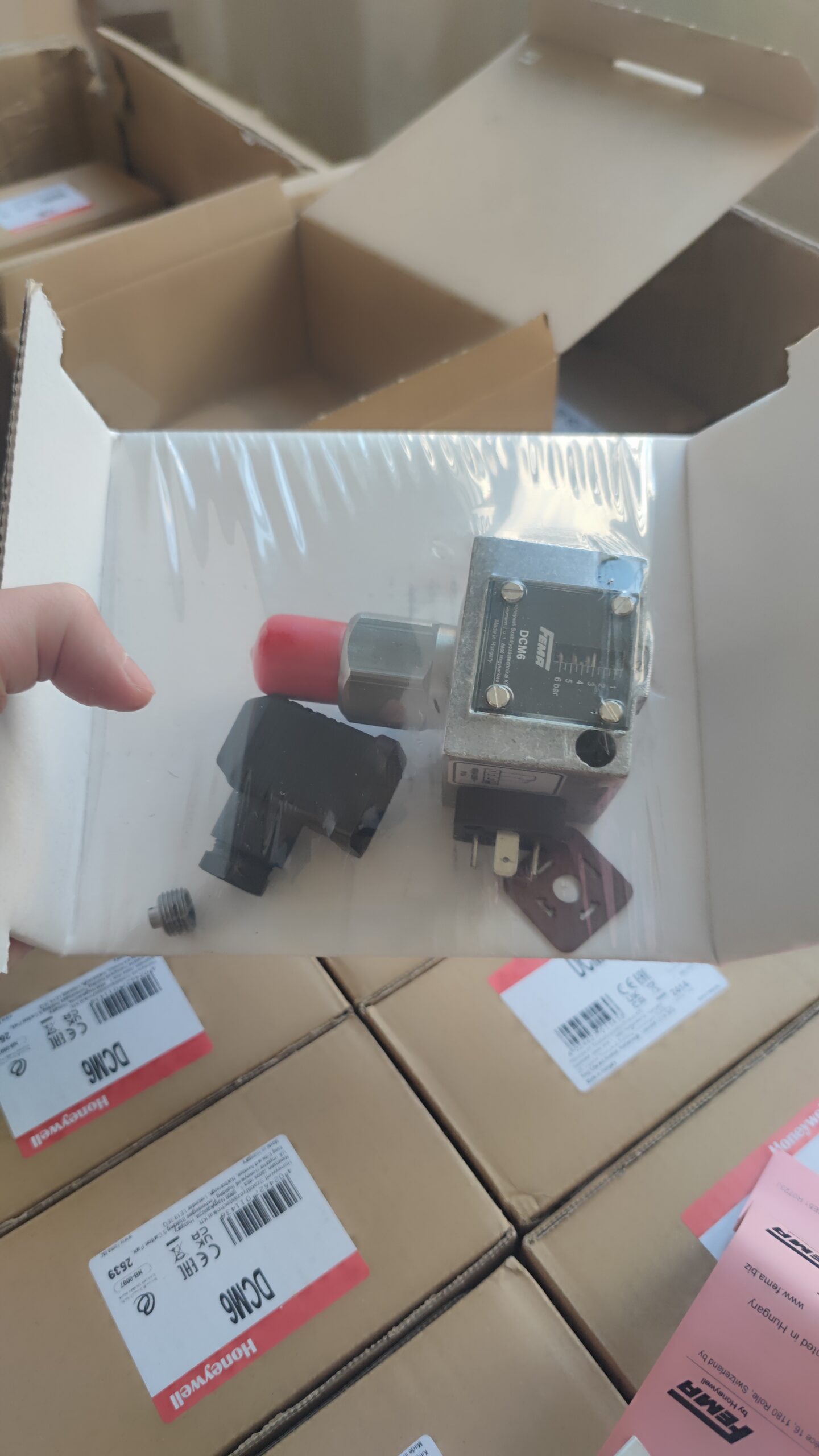 Honeywell Original New FEMA DCM6 high-precision mechanical pressure switch - Image 7