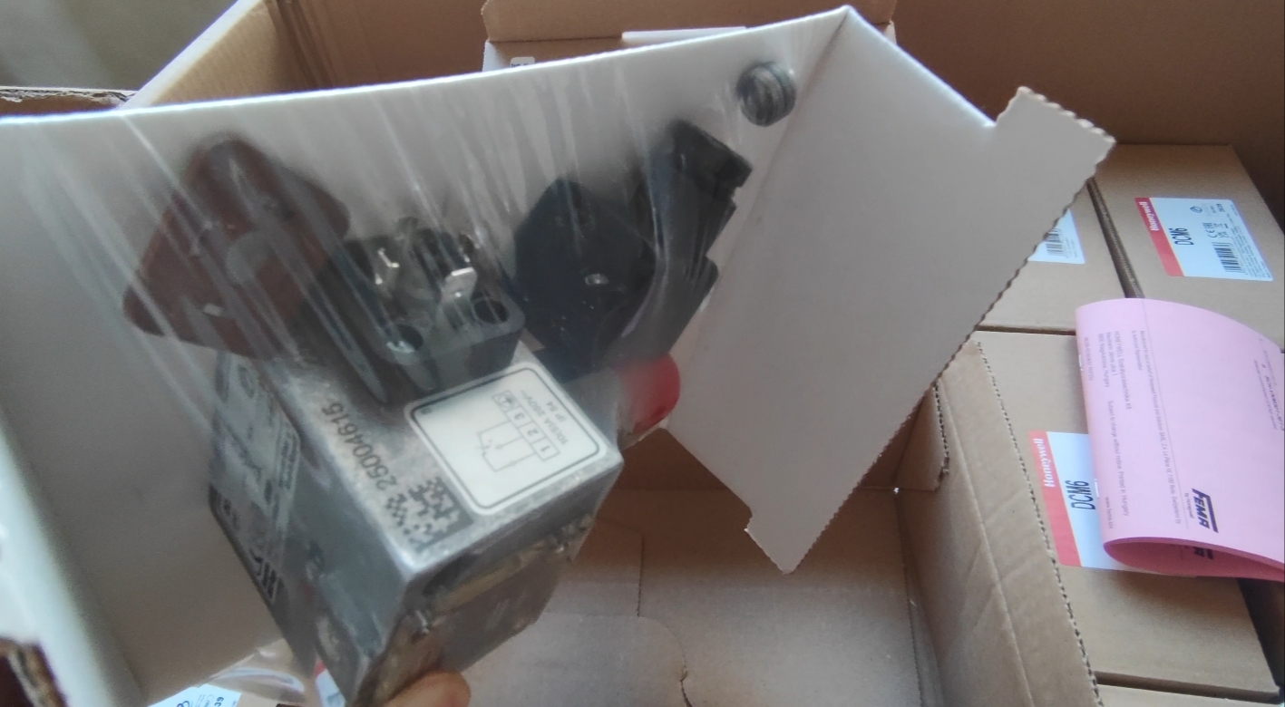 Honeywell Original New FEMA DCM6 high-precision mechanical pressure switch - Image 11