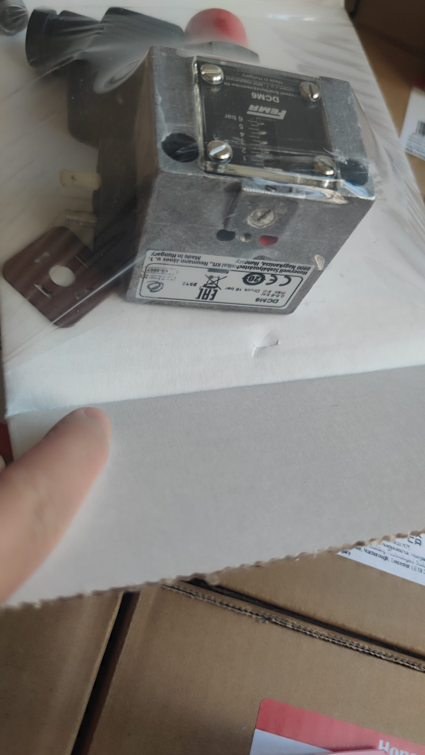 Honeywell Original New FEMA DCM6 high-precision mechanical pressure switch - Image 6
